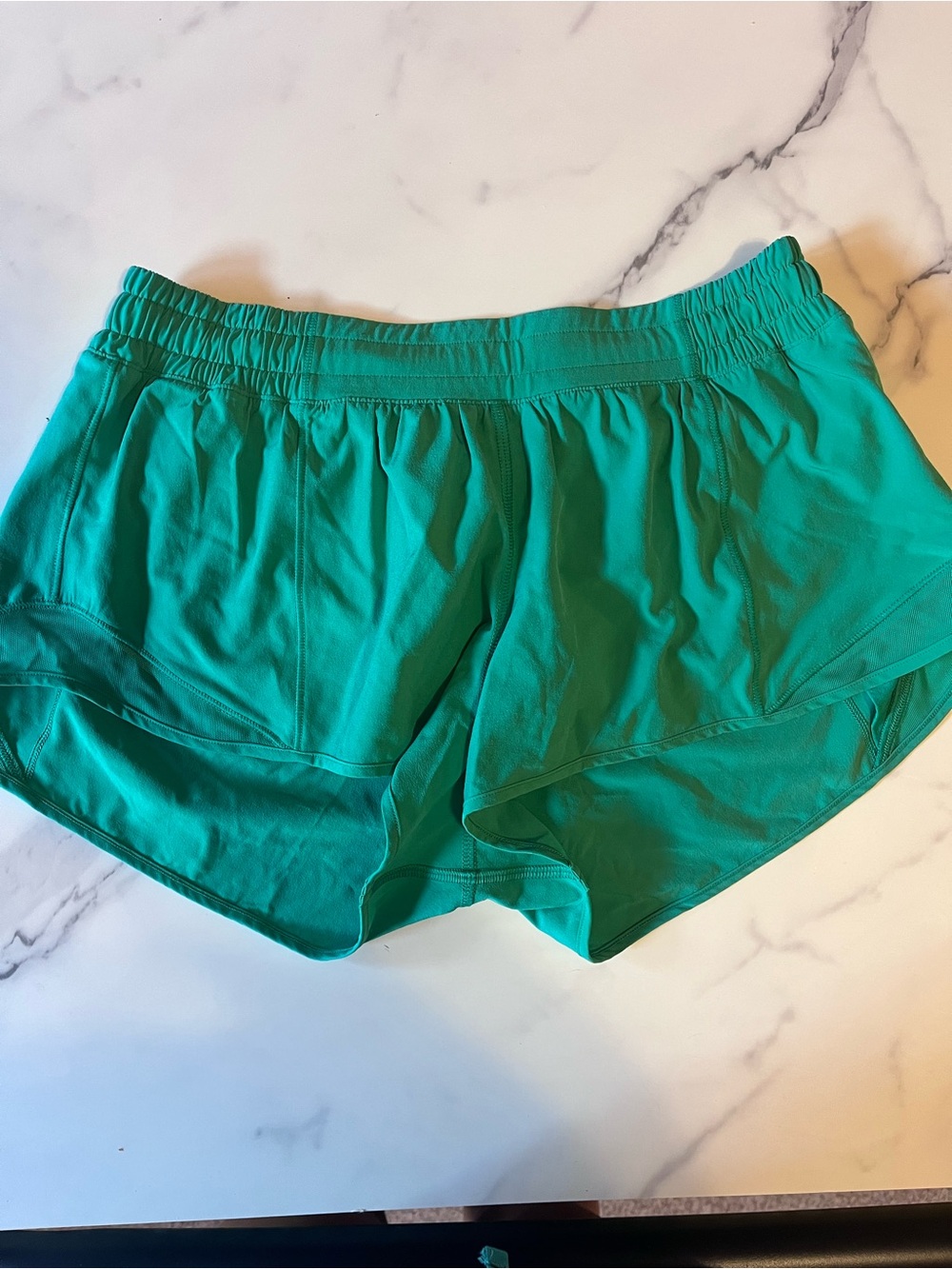 Lulu Lemon Hotty Hot Shorts 2.5” Kelly Green Size 8 Never Worn